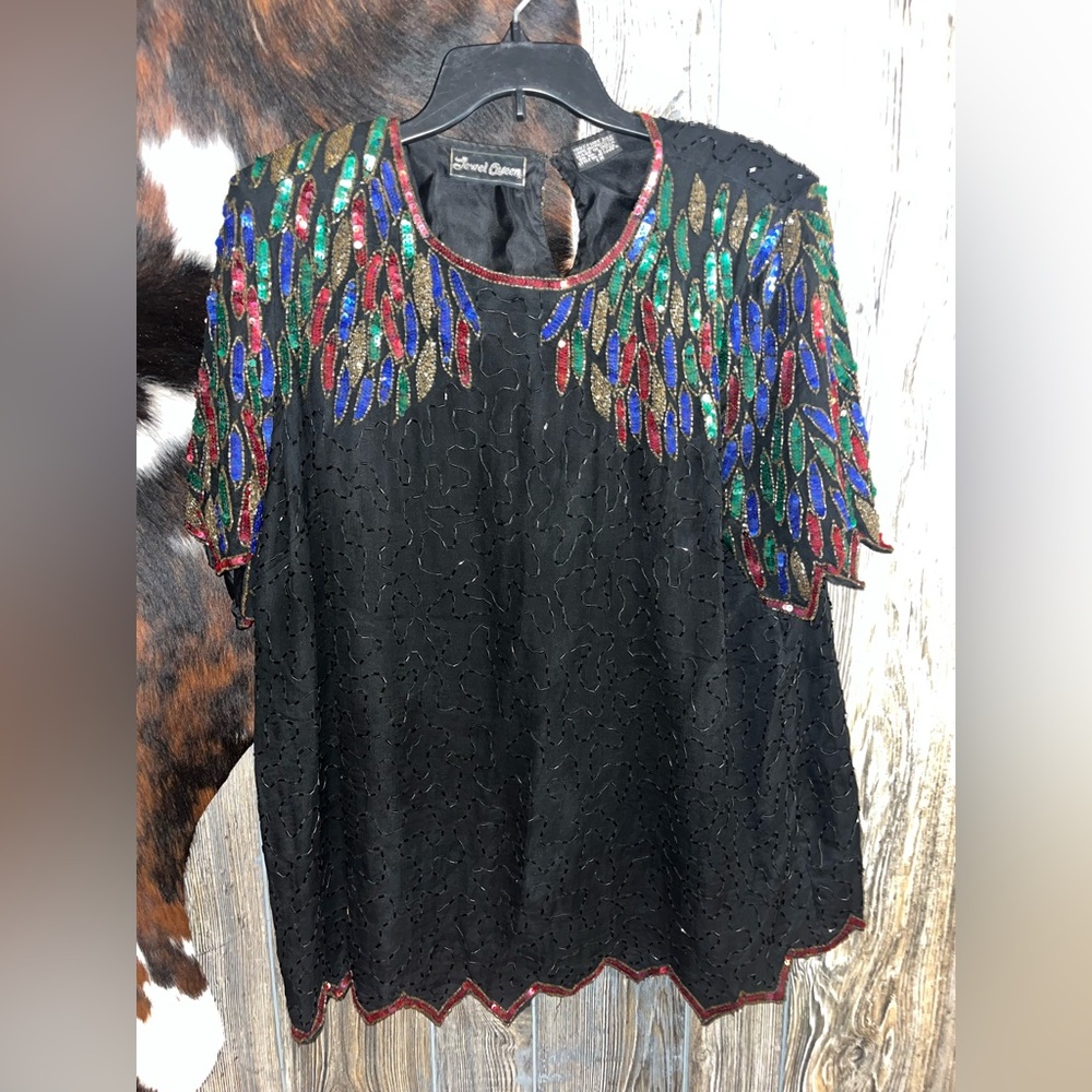 Vintage Jewel Queen 1X black with colorful feathered beaded short sleeve blouse